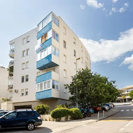 Apartament Maris *
